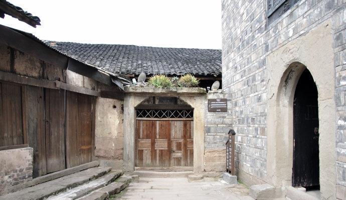 仰望U7实车亮相街头无疑为汽车界带来了一阵新风